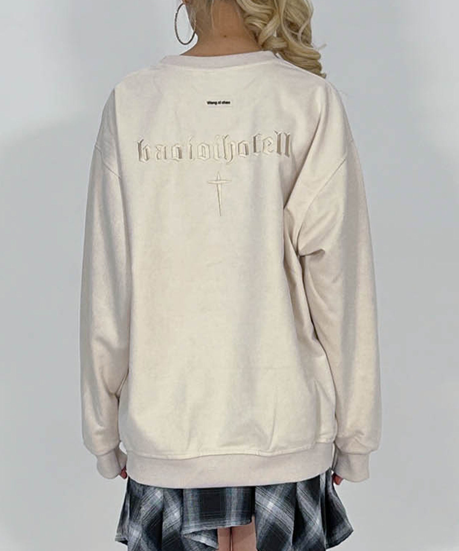 スウェード刺繍ロゴルーズスウェットトップス