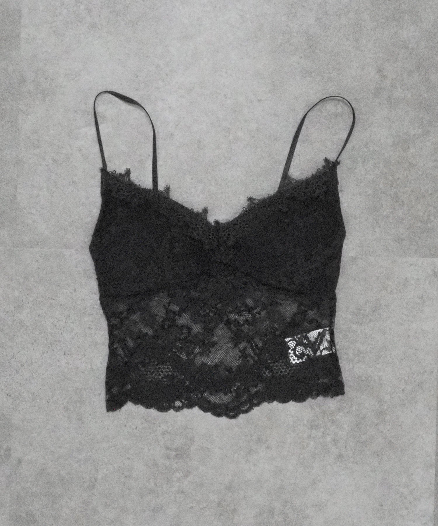 カップ付きレースキャミソール