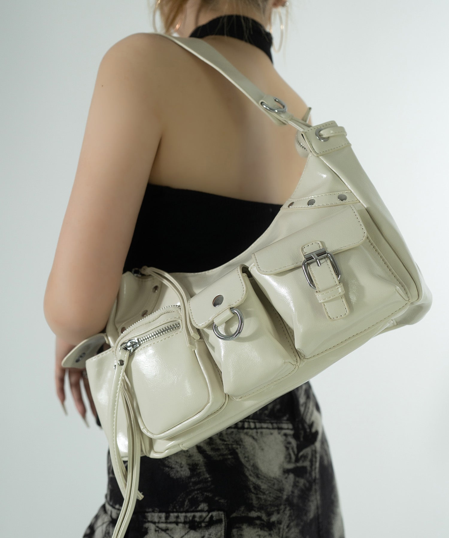 マルチポケットハーフムーンバック