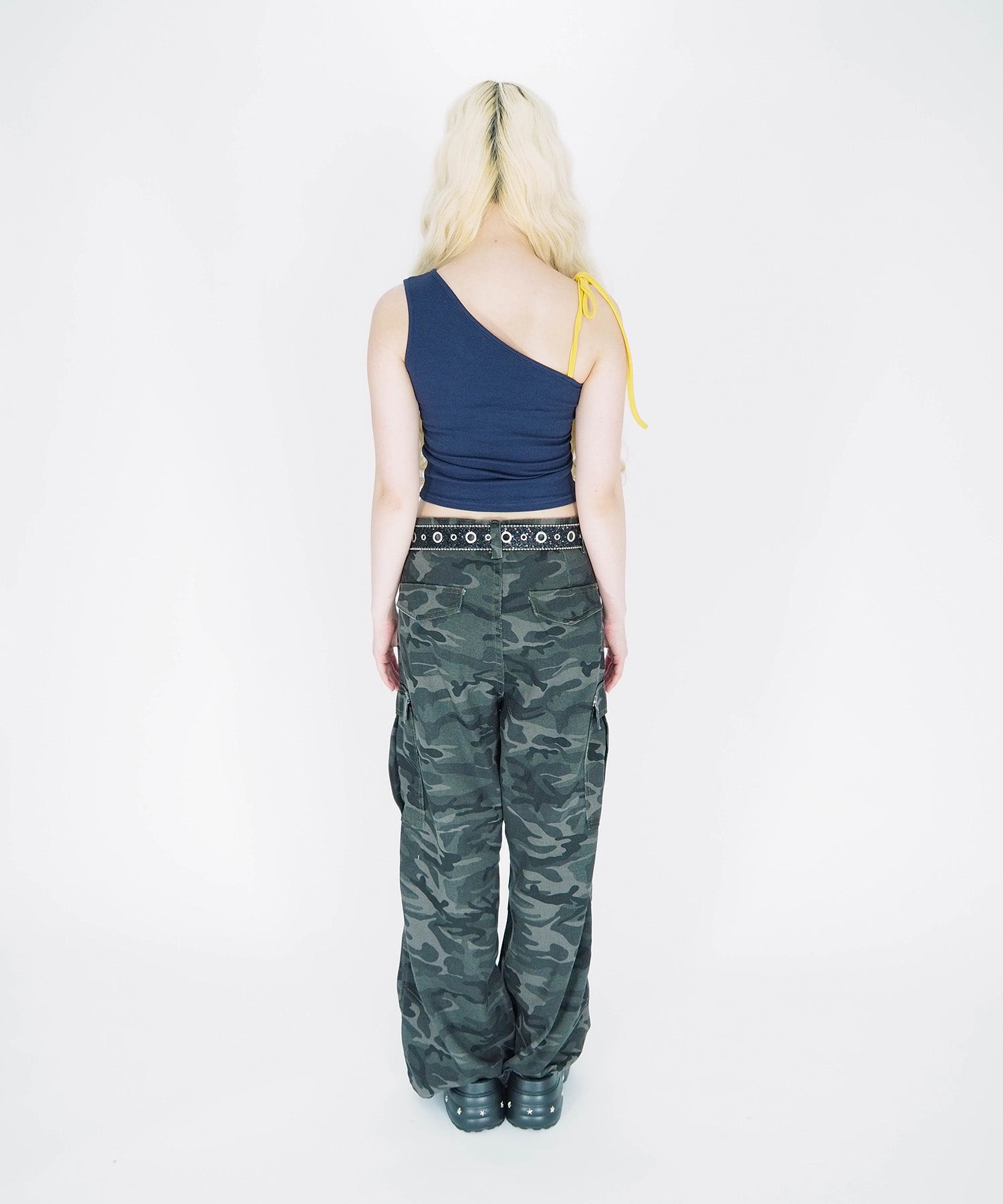 カモ柄カーゴパンツ