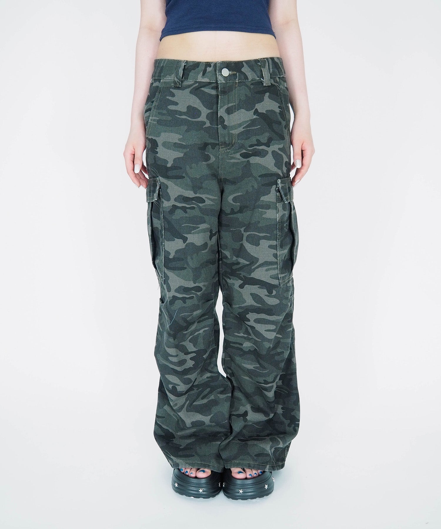 カモ柄カーゴパンツ