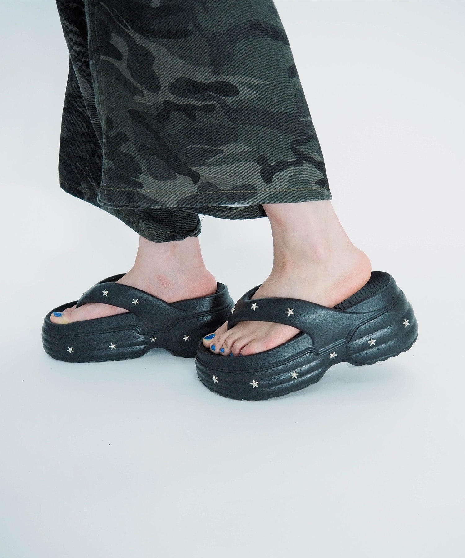 スタースタッズ厚底ビーチサンダル