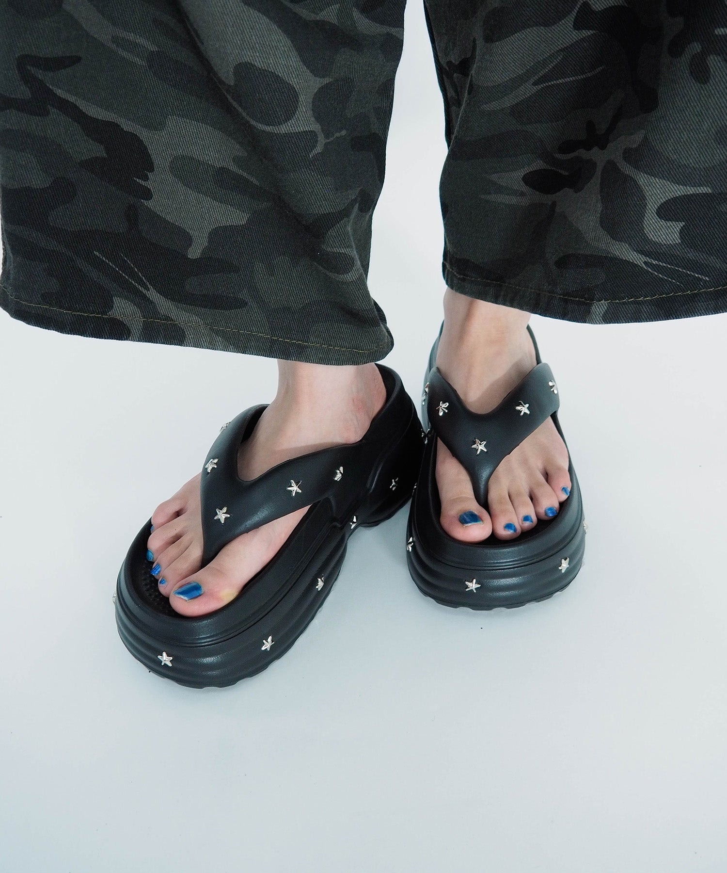 スタースタッズ厚底ビーチサンダル