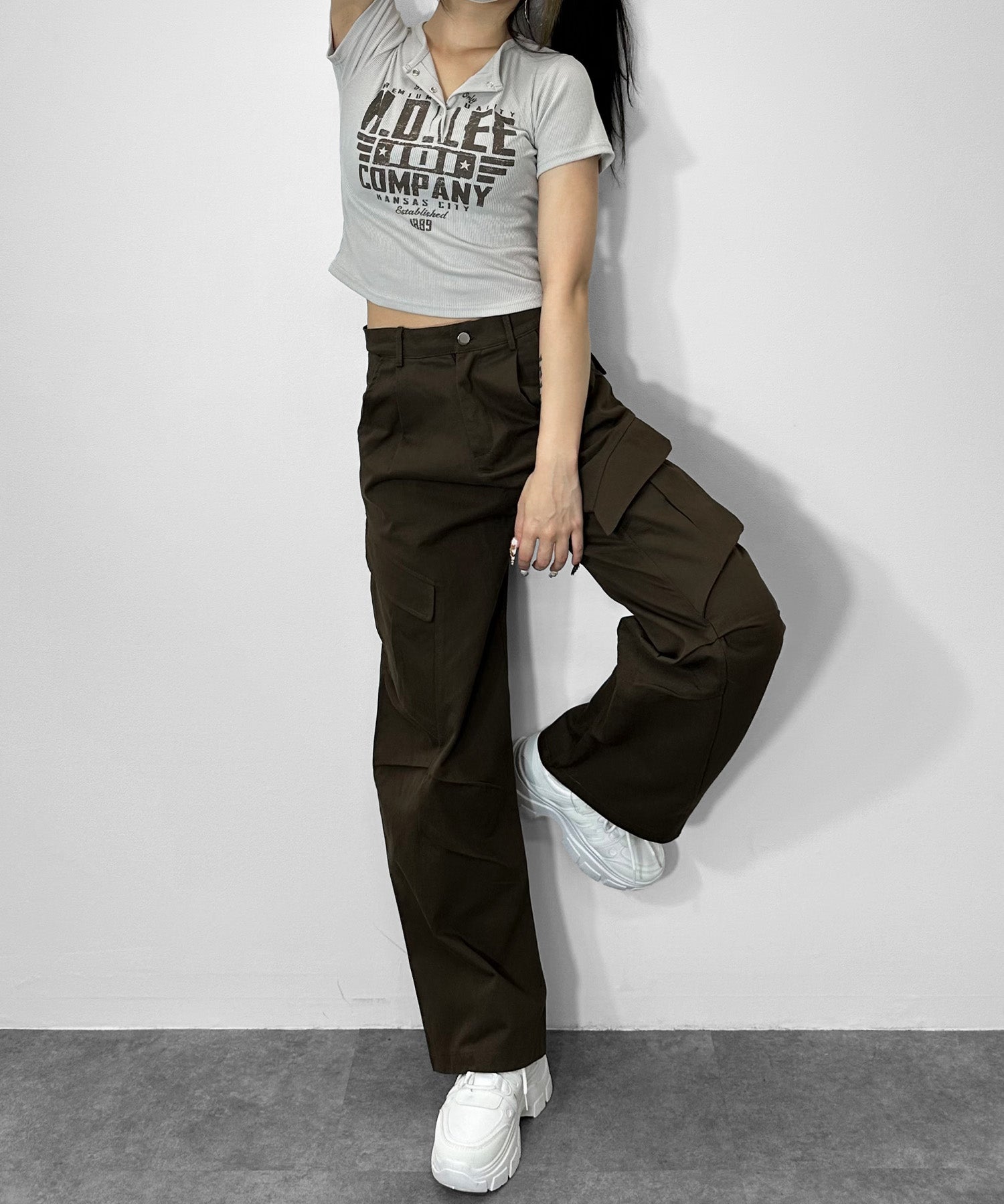 ヘンリーネックロゴプリントＴシャツ