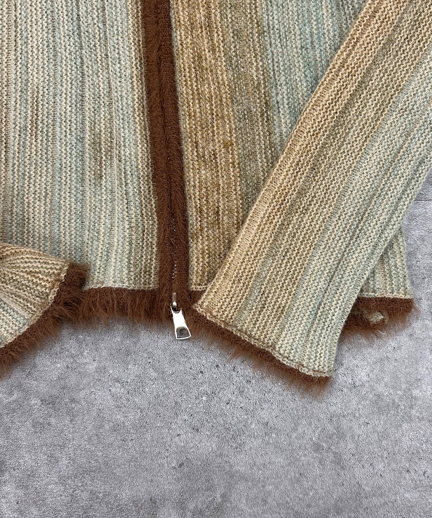 ファートリムジップトップス