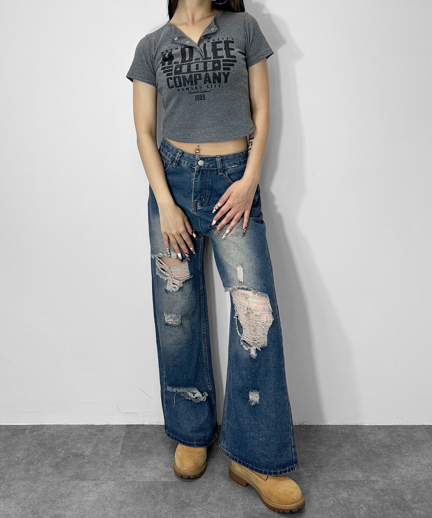 ヘンリーネックロゴプリントＴシャツ