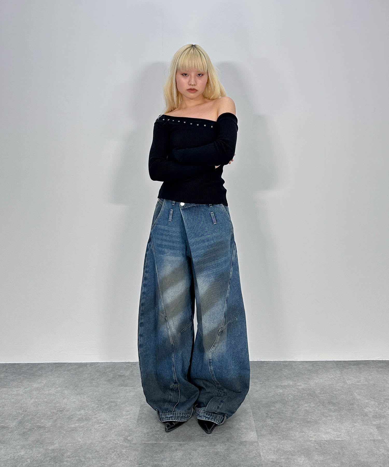 ワンアームオフショルニット