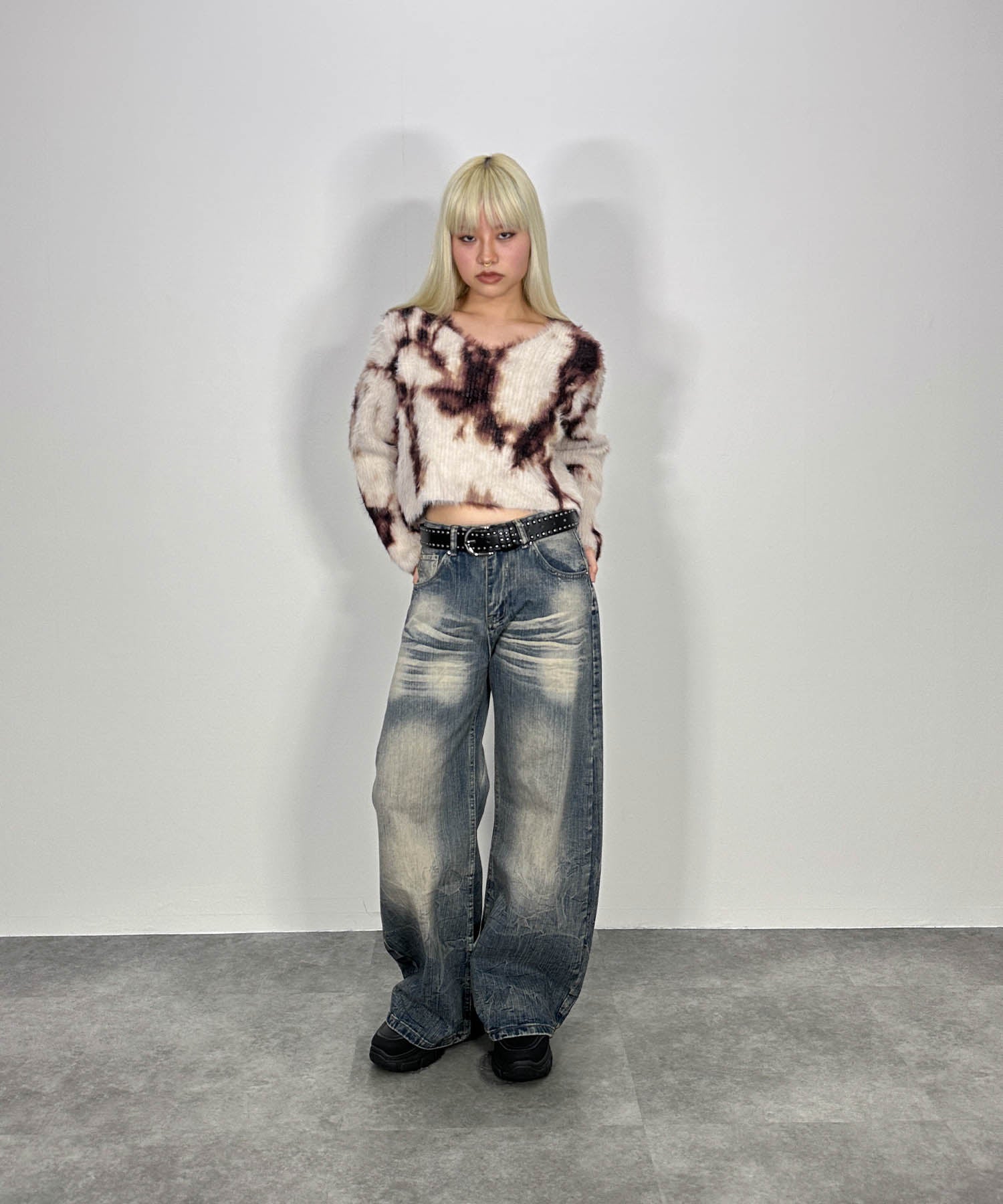 ニュアンス柄ルーズネックニット