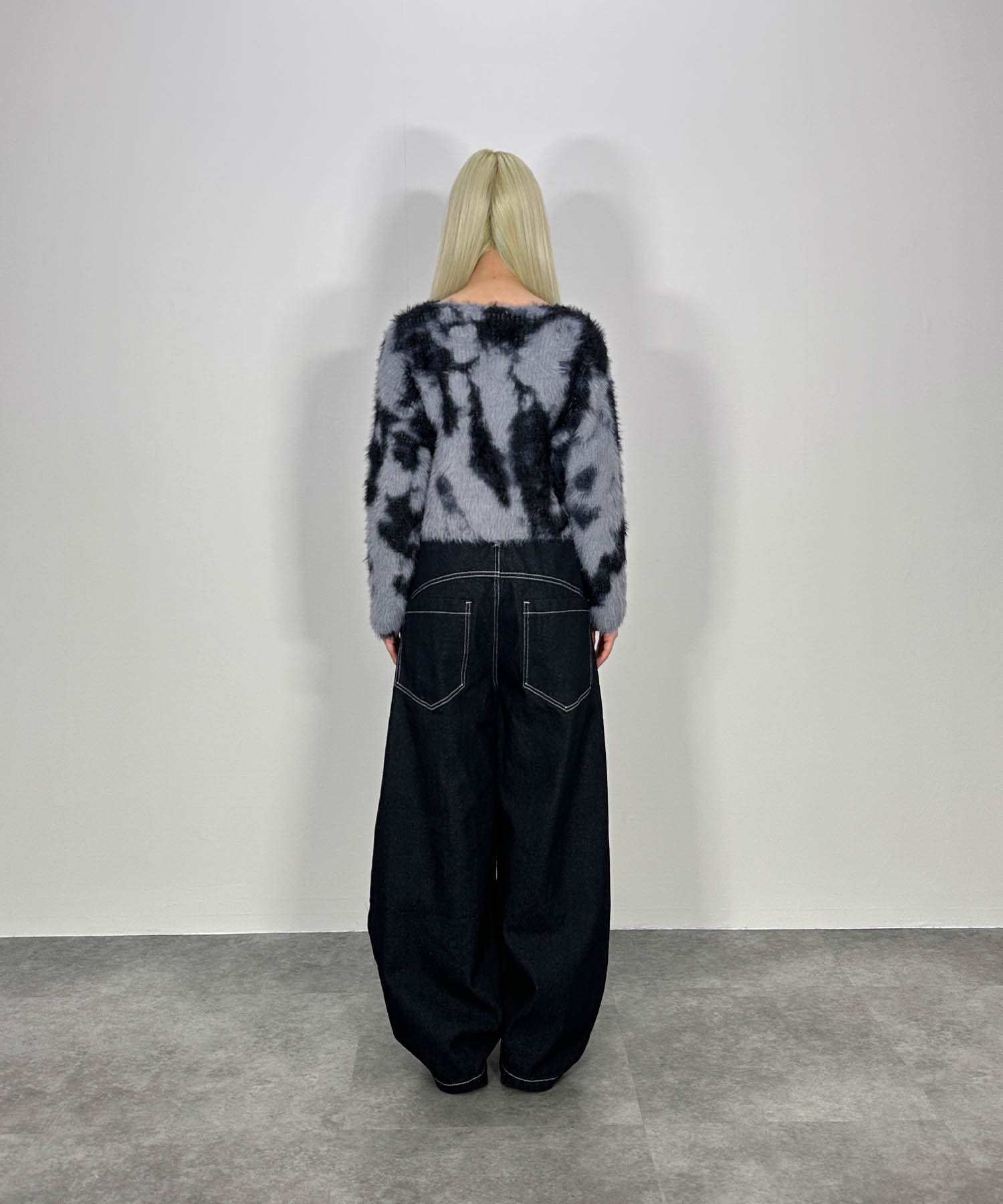 ニュアンス柄ルーズネックニット