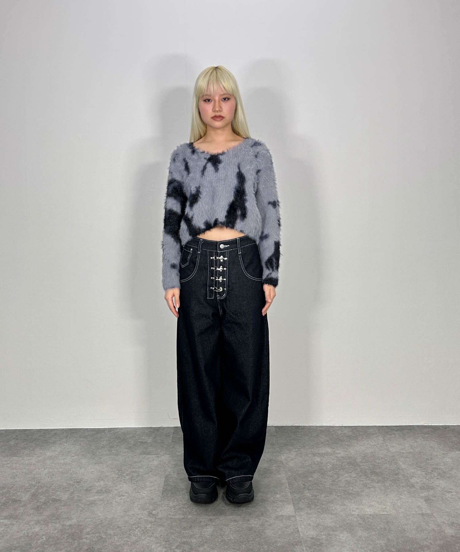 ニュアンス柄ルーズネックニット