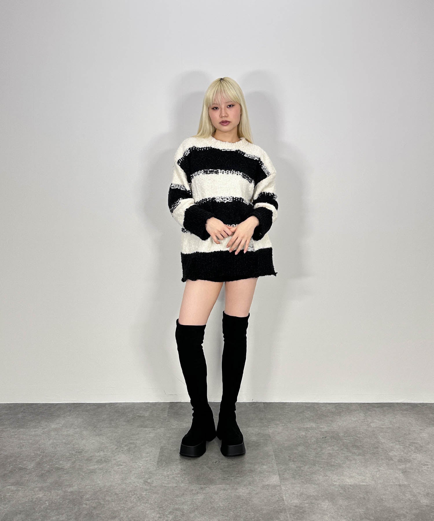 ルーズフィットストライプニット