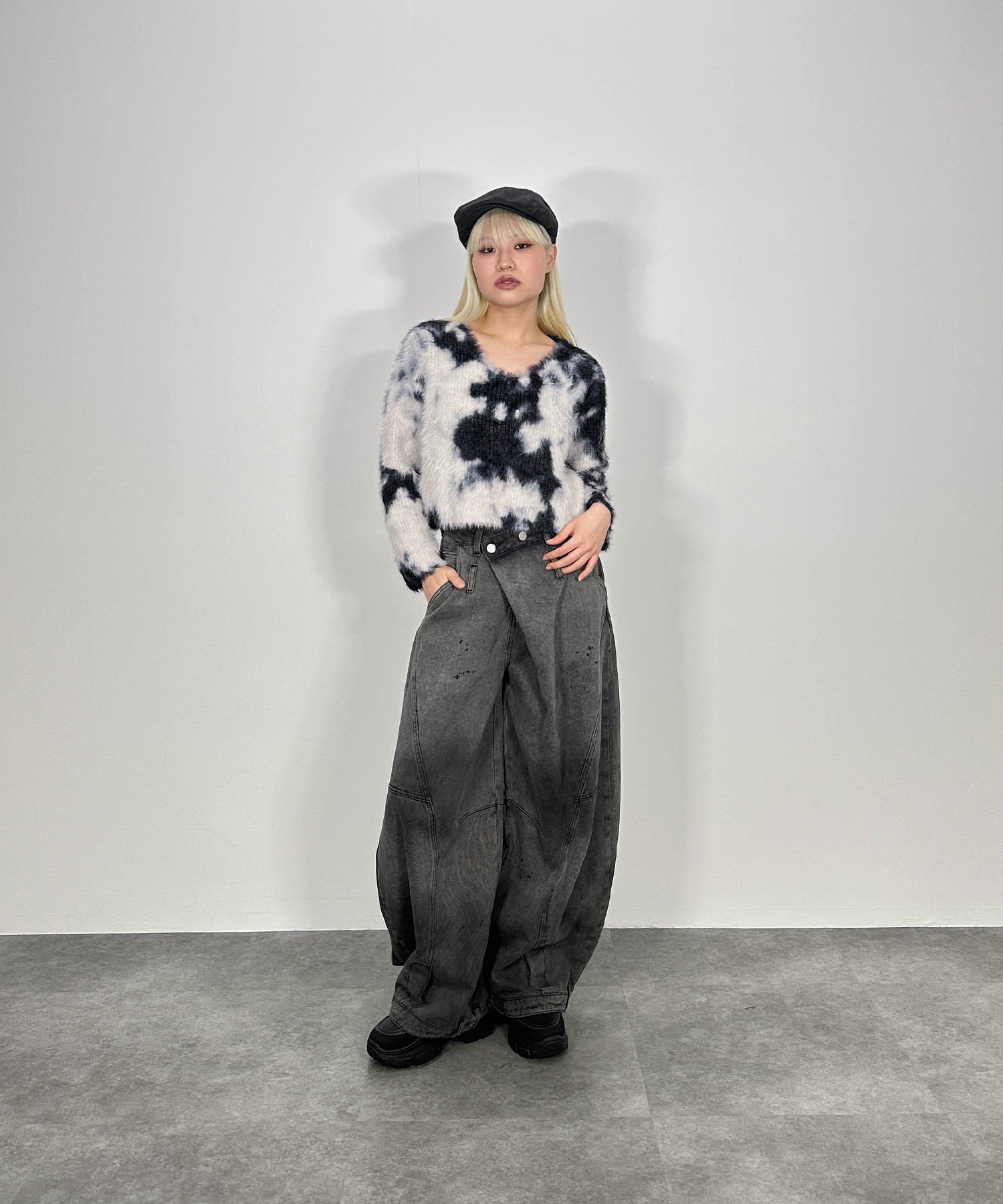 ニュアンス柄ルーズネックニット