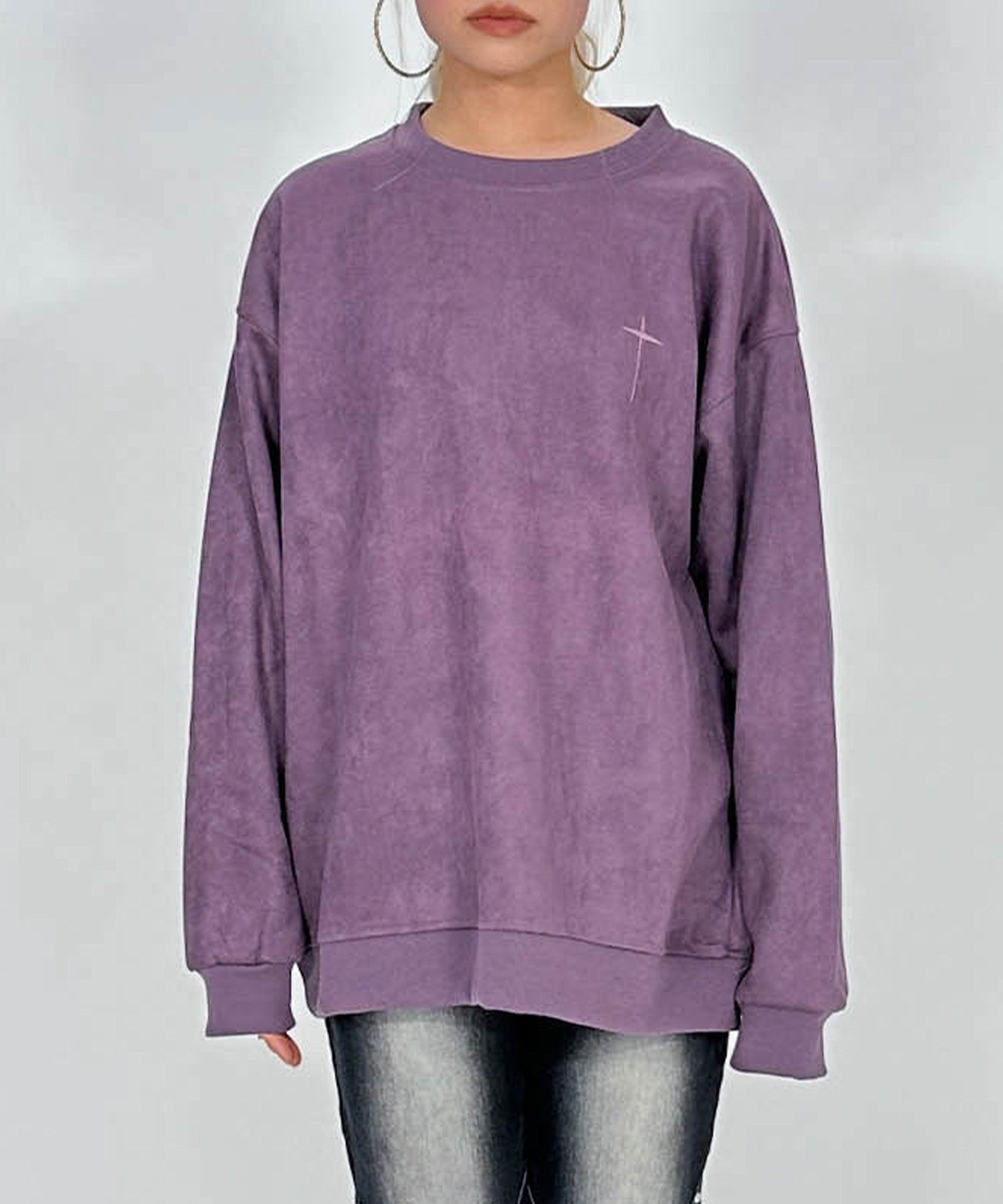 スウェード刺繍ロゴルーズスウェットトップス