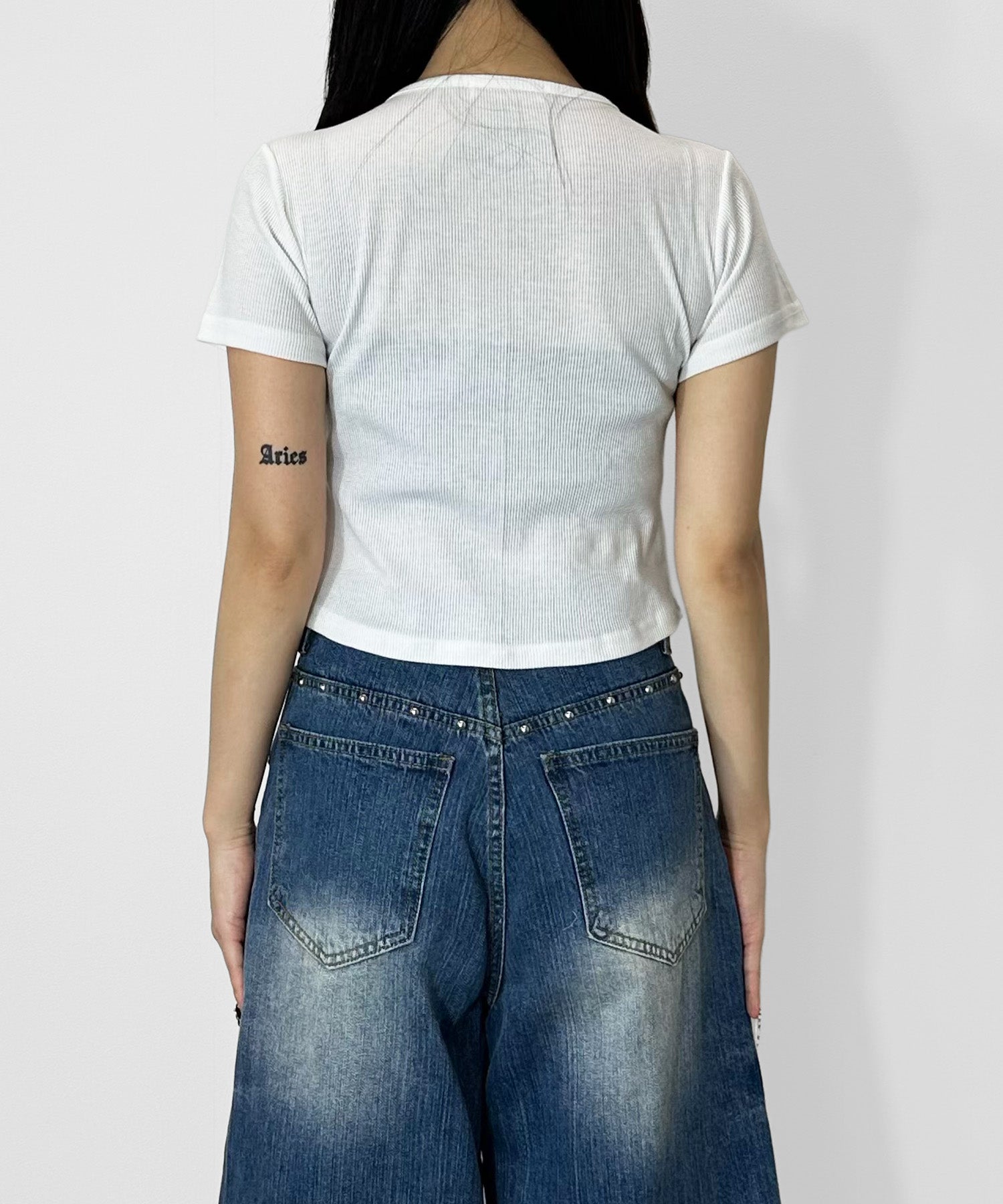 ヘンリーネックロゴプリントＴシャツ