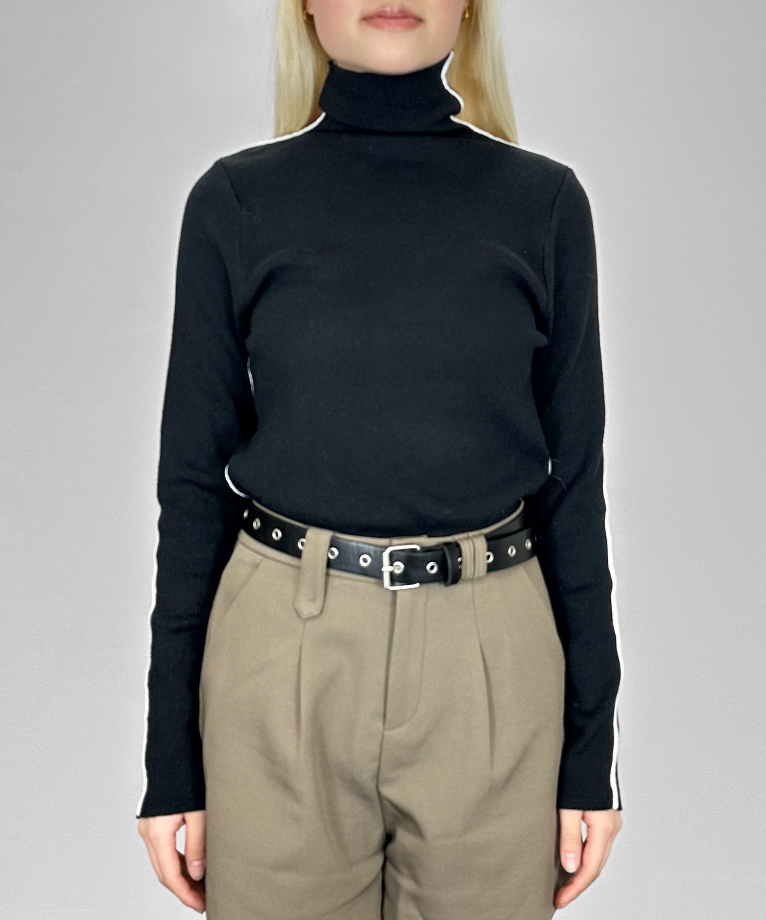 ハイネックワンライントップス