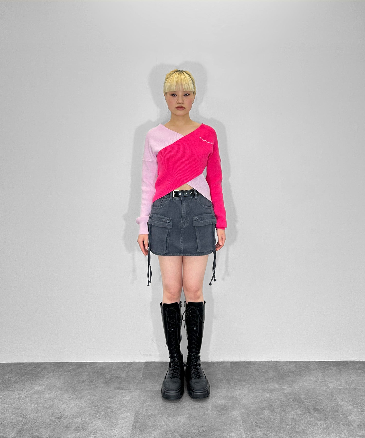 クロスオフショルバイカラーニット