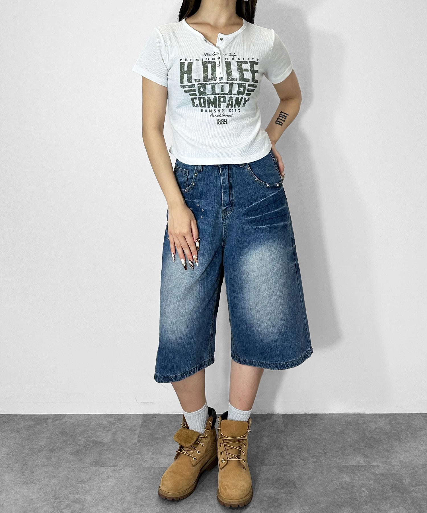 ヘンリーネックロゴプリントＴシャツ