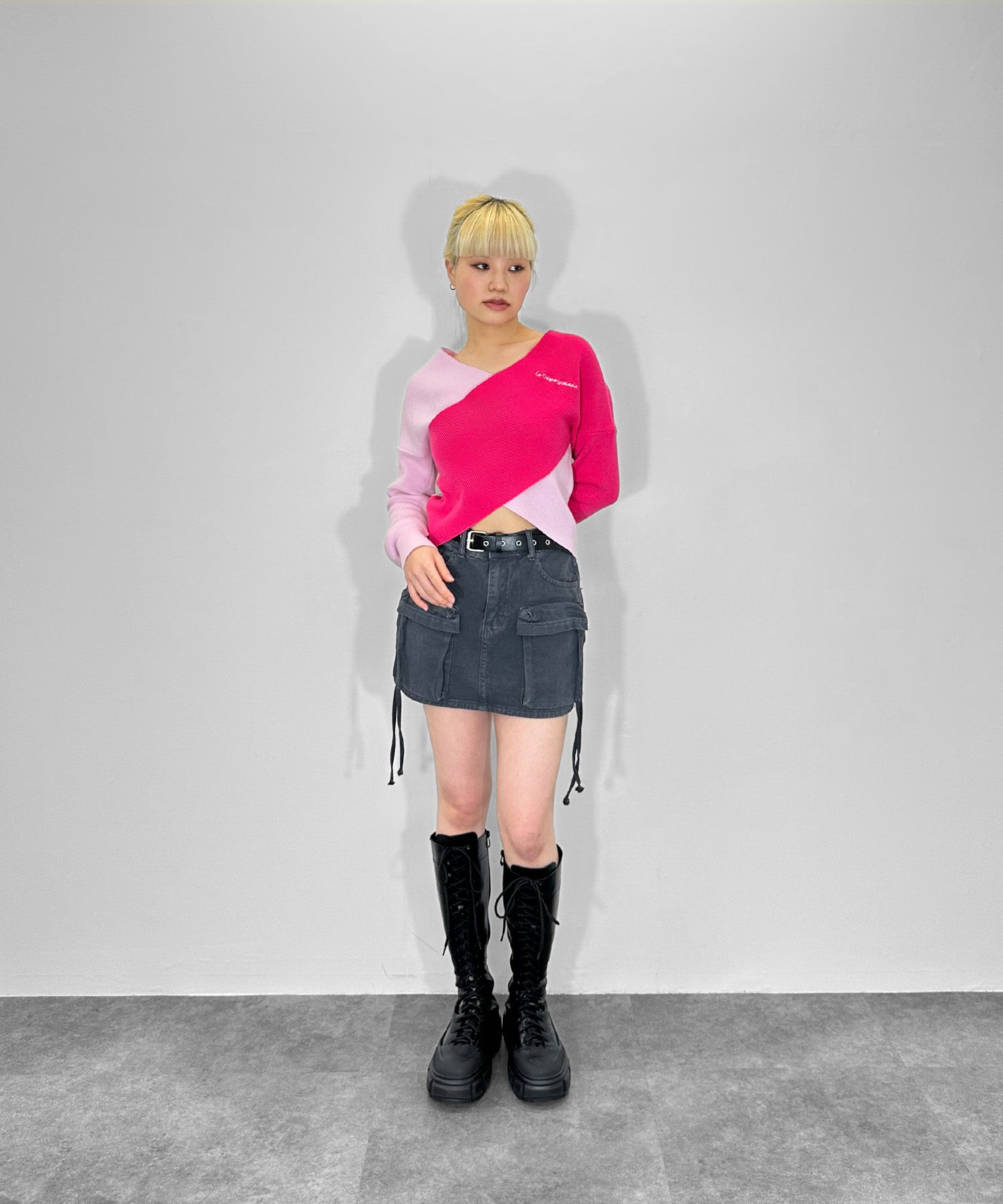 クロスオフショルバイカラーニット