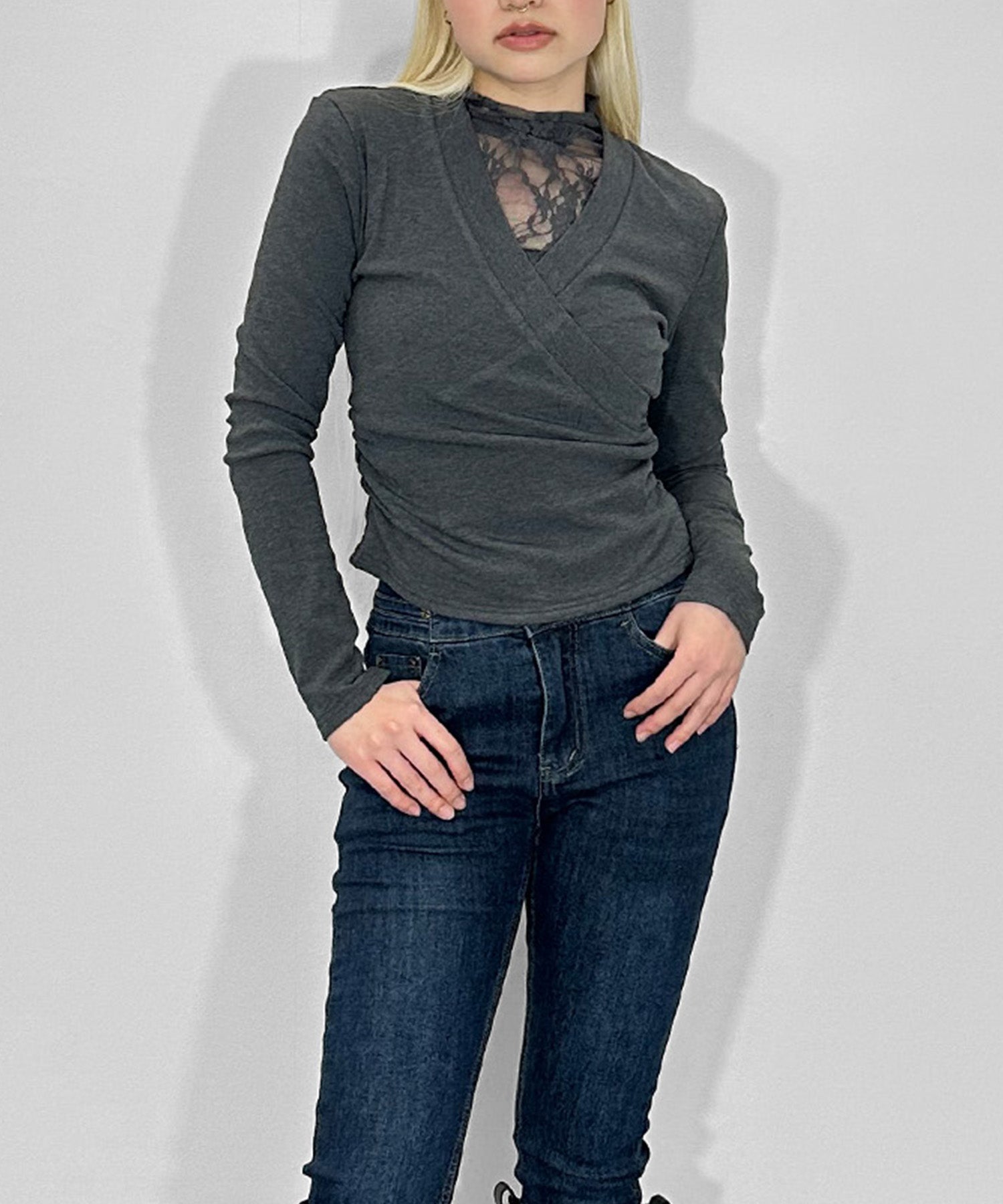 レースVネックレイヤードトップス