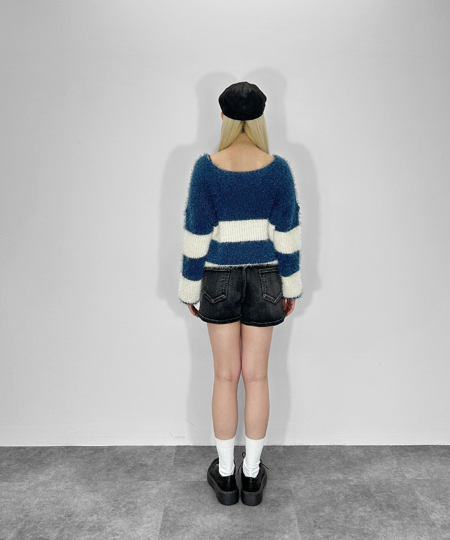 ワイドボーダーVネックニット