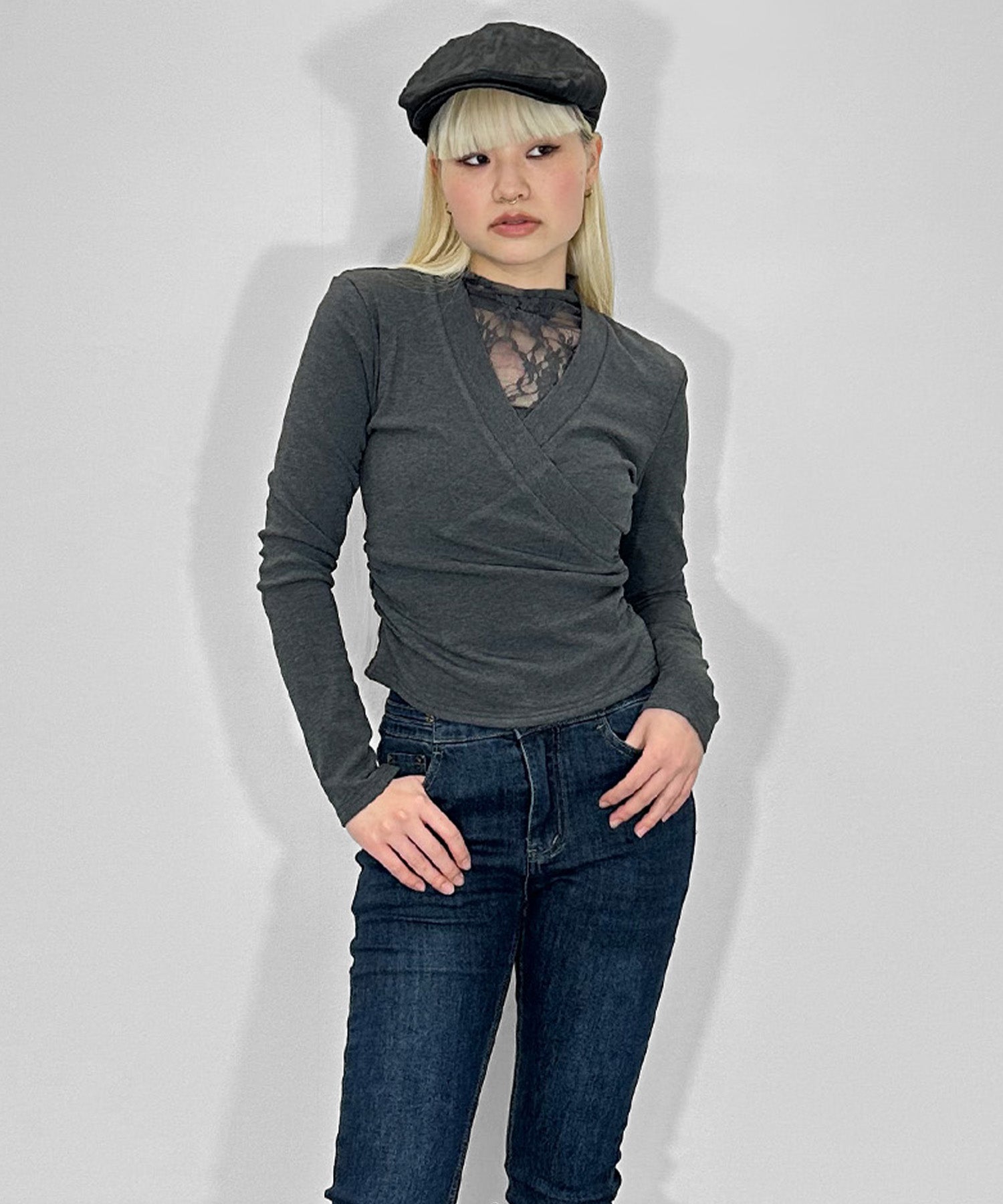 レースVネックレイヤードトップス