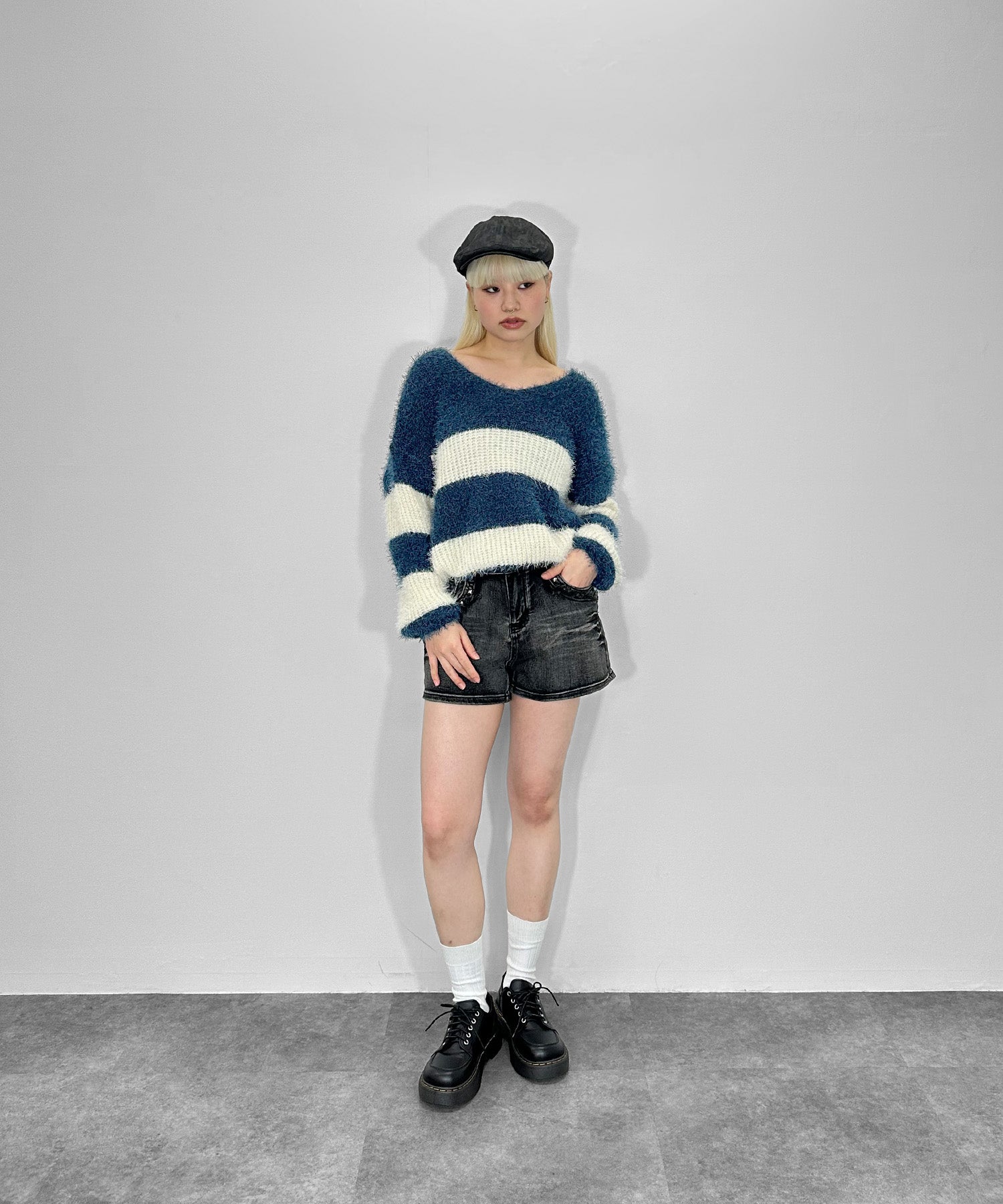 ワイドボーダーVネックニット