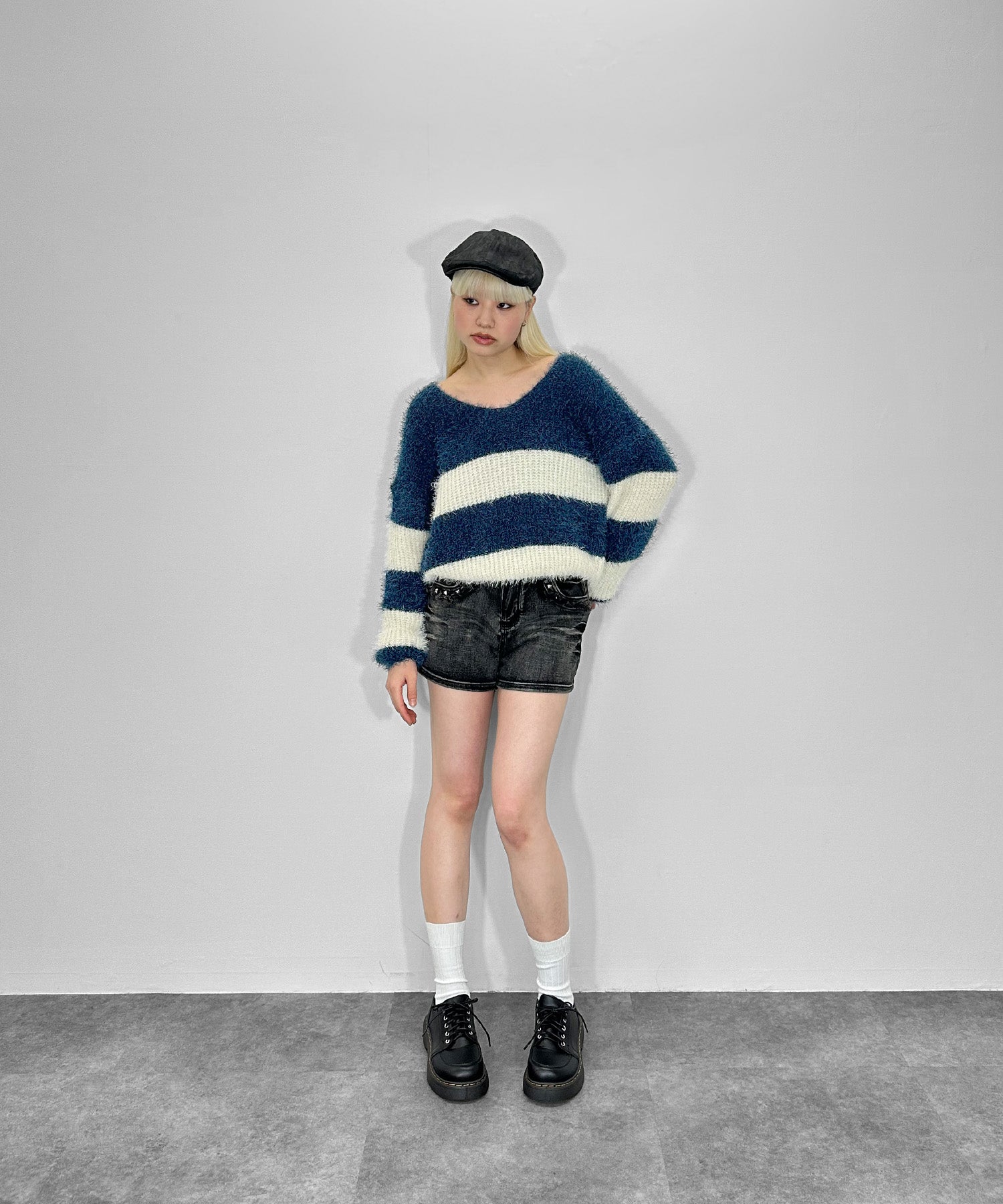 ワイドボーダーVネックニット