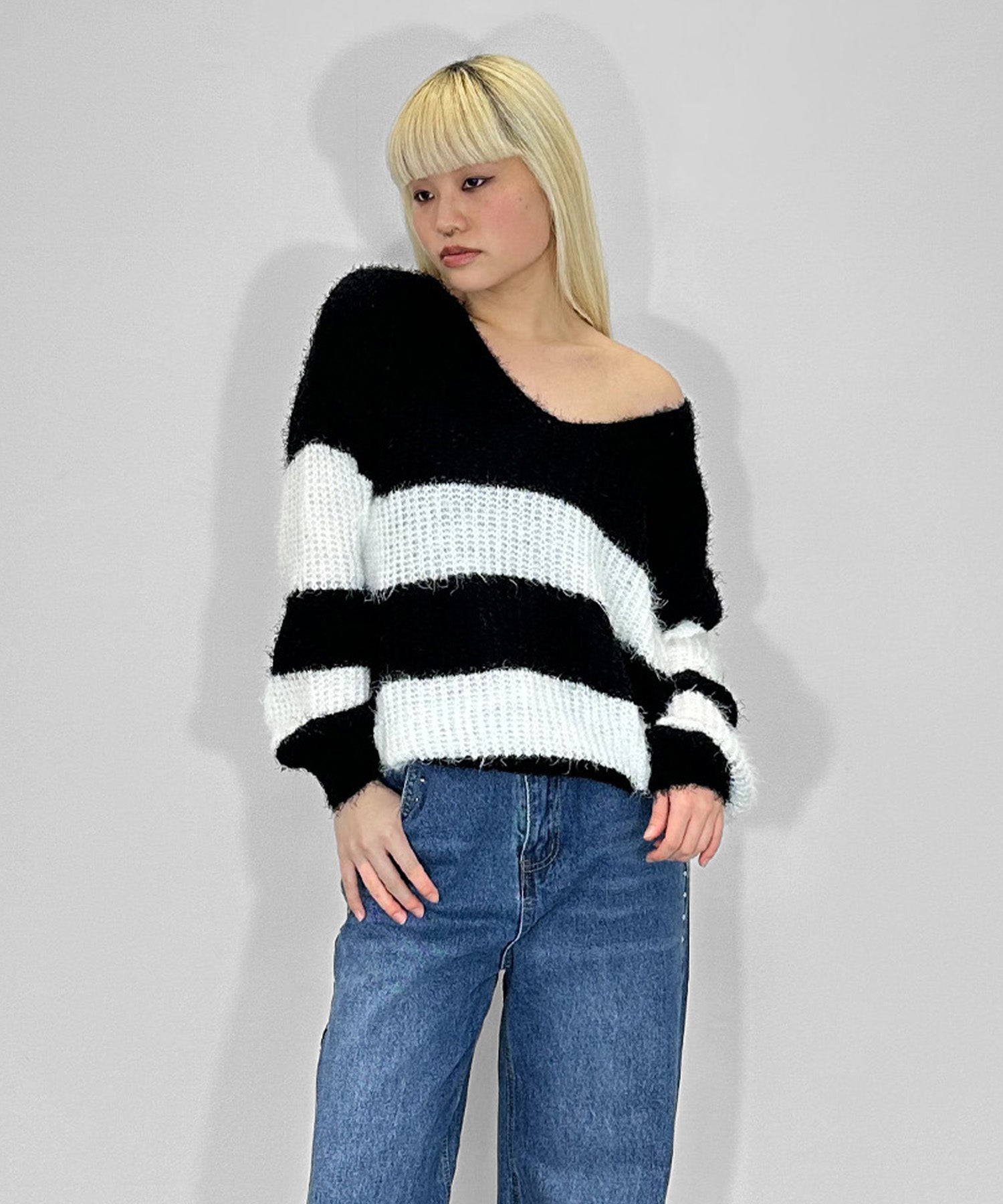 ワイドボーダーVネックニット