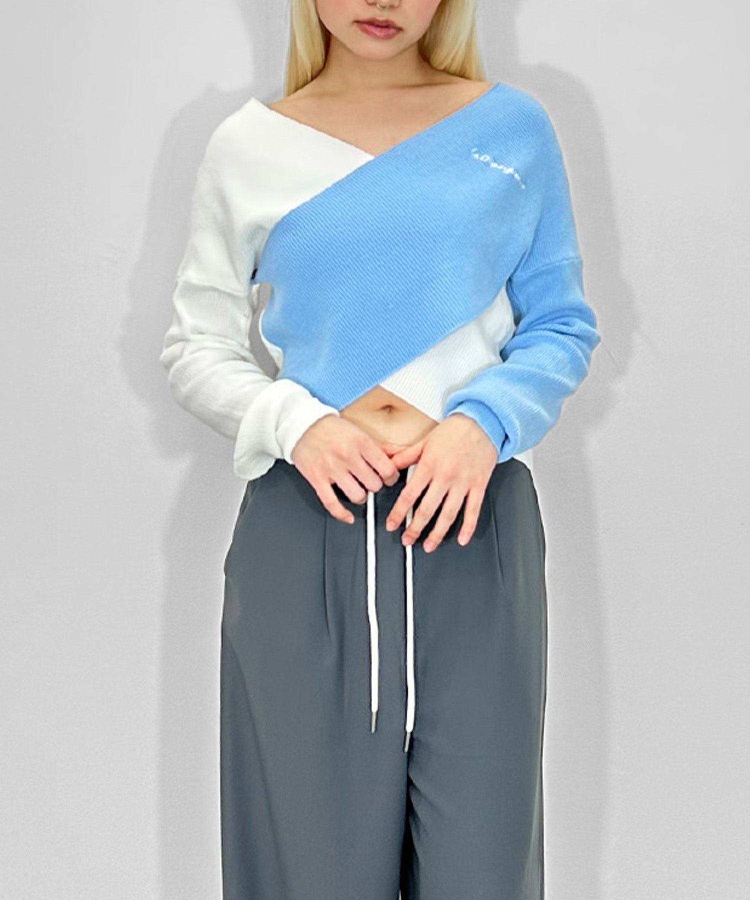 クロスオフショルバイカラーニット